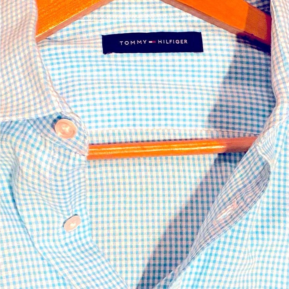 Men Large shirt. Long sleeve. Tommy Hilfiger. Perfect condition.